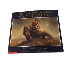 The Life and Death of Crazy Horse  Russell Freedman Paperback Book